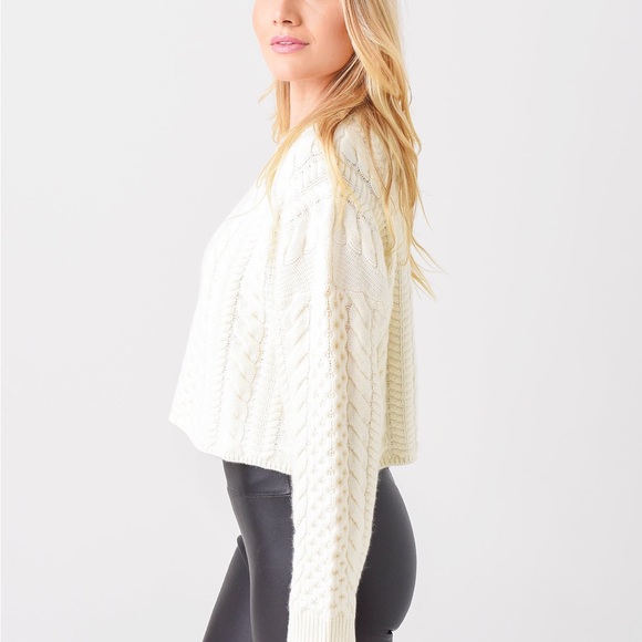 WOMEN'S WOOL CASHMERE CABLE CREWNECK SWEATER - Picture 4 of 8